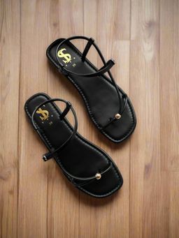 Shoe that fits you - Black One Toe Sandals