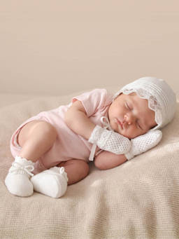 Haus & Kinder - First Embrace Newborn Classic Edition Gift Set (0-6 Months)