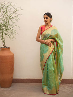 PRIYANKA RAAJIV - Sora - Aquagreen Silk Saree with Reverse Scalloped God Border with Unstitched Blouse