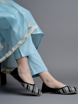 Shoetopia - Women Emberoidered Black Ballerinas