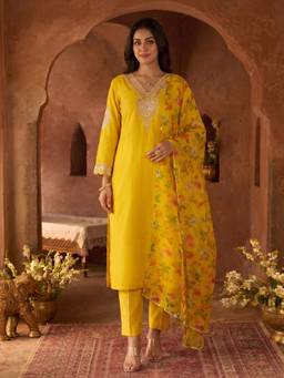 Gahan - Women Floral Embroidered Kurta with Pant & Dupatta