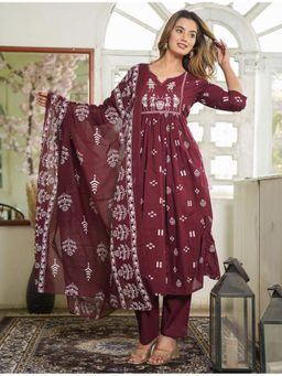 Mirraw - Women Printed Maroon Kurta and Pant with Dupatta