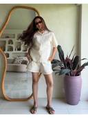 Off White color option, Currently selected