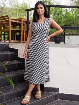 Rangsutra - Black Dhwani Woven Cotton Flared Sleeveless Dress