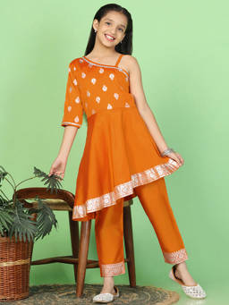 FASHION DREAM - Girl's Silk Blend Floral Orange Kurta With Pant