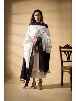 VASTRA RAAG - White Pochampally Double Ikat Cotton Dupatta