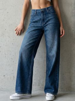 DELAN - Women Light Blue Mid-Wash Straight Fit Denim Jeans