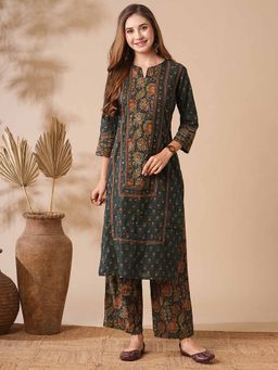 FASHOR - Green Floral Printed Straight Cut Kurta with Pant & Dupatta (Set of 2)