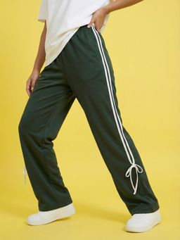 Buynewtrend - Green Solid Straight Pant
