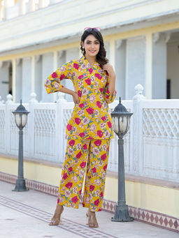 Varanga - Women Yellow Floral Printed Notch Collar V-Neck Kurti with Palazzo (Set of 2)