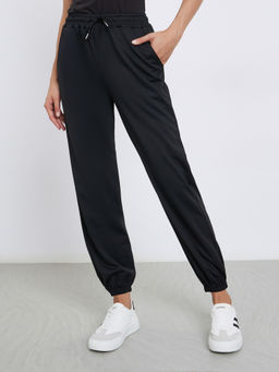 Styli - Black Solid Knitted Tapered Joggers