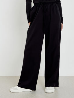 Styli - Black Solid Knitted Wide Trouser