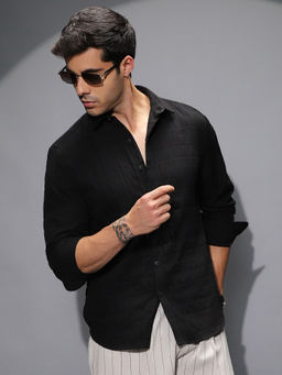 Campus Sutra - Men's Black Tactile Regular Shirt