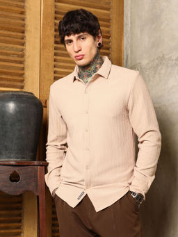 Campus Sutra - Men's Ecru Beige Chevron-Panel Tactile Shirt