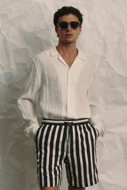 H&M - Men Black Regular Fit Shorts