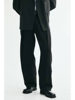 H&M - Men Black Loose Fit Pleated Tailored Trousers