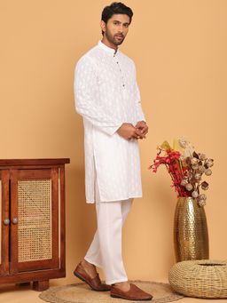 Jompers - Men's White Pure Cotton Thread Work Kurta with Pyjama