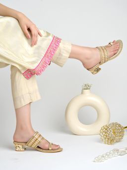 Shoetopia - Embroidered Golden Kolhapuris