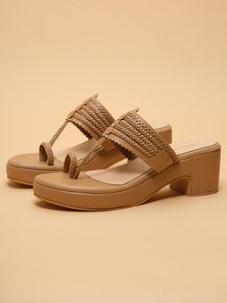 ERIDANI - Leher Beige Kolhapuris