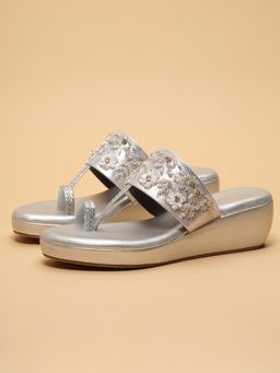 ERIDANI - Tarini Silver Embroidered Kolhapuris