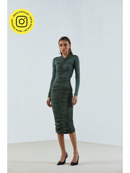 Qua - Ruched Midi Dress