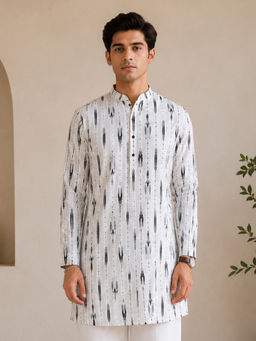 Vastramay - Men White Cotton Ikkat Print Mandarin Collar Mid-Length Kurta