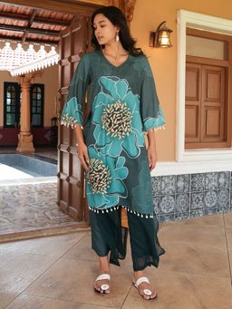 Qissa - Women Green Floral Kurta with Pant (Set of 2)