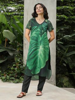 Qissa - Women Green Floral Kurta with Pant (Set of 2)