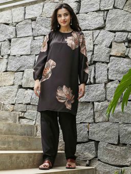 Qissa - Women Charcoal Floral Kurta with Pant (Set of 2)