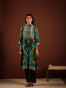 DEVRI - Green Emerald Ikat Motif Kurta with Pant and Dupatta