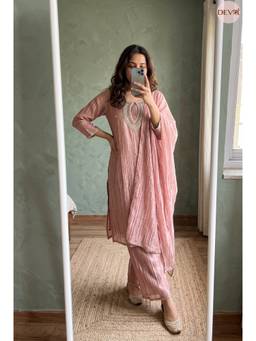 DEVRI - Pink Gulnaar Tissue Crush Silk Embroidered Dusty Kurta with Pant and Dupatta