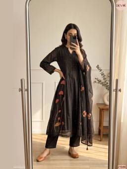 DEVRI - Noor Net Chanderi Embroidered Black Kurta with Pant and Dupatta