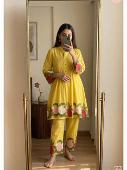DEVRI - Yellow Gulnaar Mul Chanderi Embroidered Kurta with Pant