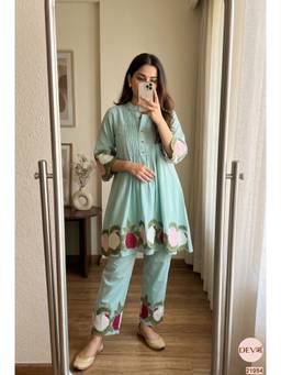 DEVRI - Green Gulnaar Mul Chanderi Embroidered Kurta with Pant