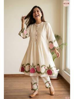 DEVRI - Off White Gulnaar Mul Chanderi Embroidered Kurta with Pant