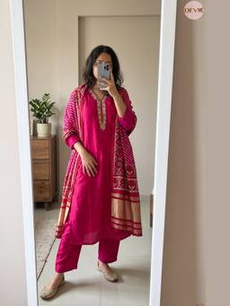 DEVRI - Ruhani Pure Russian Silk Embroidered Magenta Kurta with Pant and Dupatta