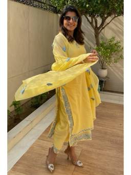 DOHR INDIA - Yellow Dua Embroidered Kurta with Pant