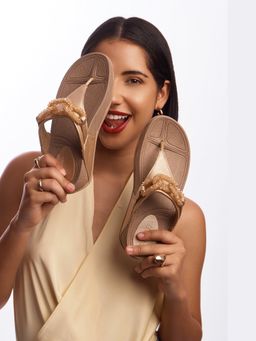 DA NAPPA - Gold Velmira Wave T-Strap Flats