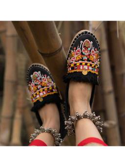 PARIPARI - PARI PARI Black Masai Mule Flats