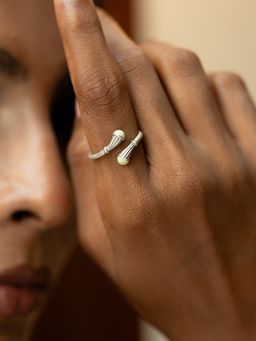 Shaya by CaratLane - 925 Silver Shaya by CaratLane Gulika Stambh Pole Ring In Oxidised 925 Off White (12)