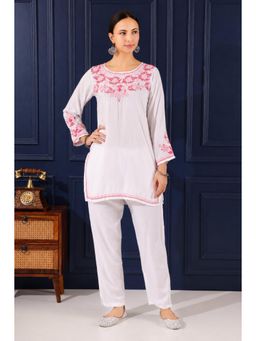 Gharana India - Embroidered Chikankari Round Neck Straight White Kurta