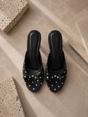 Black color option, Currently selected