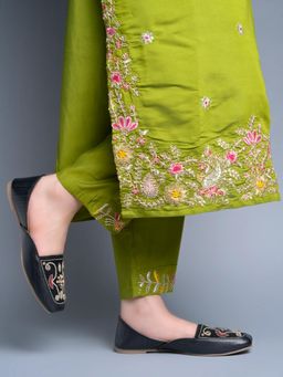 Shoetopia - Women Black Ethnic Hand-Embroidered Sequin and Bead Juttis