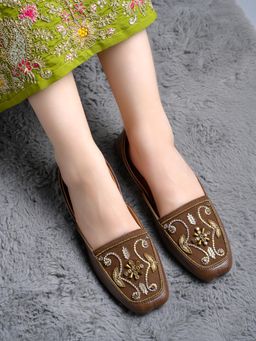 Shoetopia - Women Brown Ethnic Hand-Embroidered Sequin and Bead Juttis
