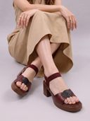 Maroon color option, Currently selected