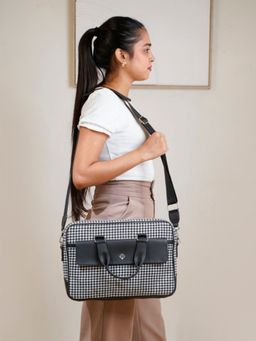 Nestasia - Houndstooth Patterned Woven Laptop Bag