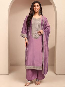 Extra love by Libas - Plus Size Mauve Embroidered Kurta With Pant & Dupatta
