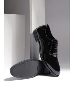 Van Heusen - Black Leather Round Toe Tpr Pair Of Oxfords