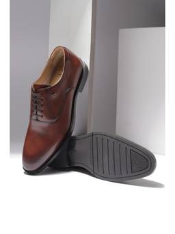 Van Heusen - Brown Leather Round Toe Tpr Pair Of Oxfords