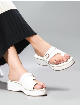 SHUZ TOUCH - Buckle Accent White Comfort Wedges Sandals